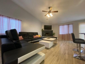 Luxurious 4-bedroom Villa with large private pool!, Desert Hot Springs